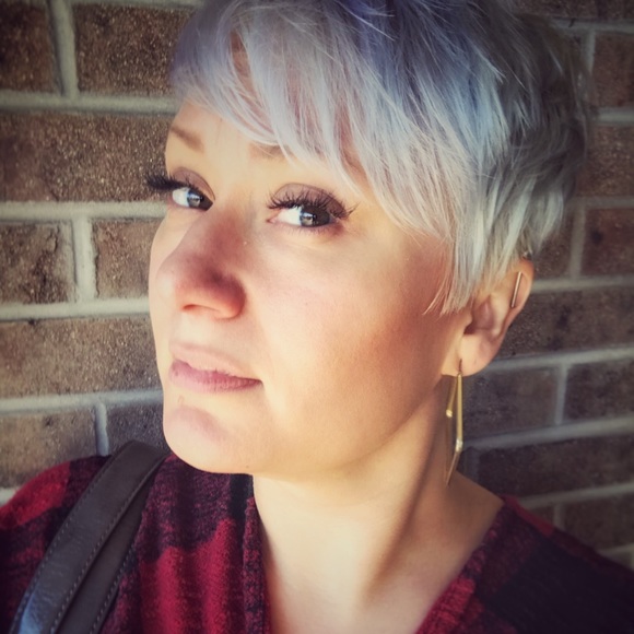 Meet your Posher, Michelle - Picture 3 of 3